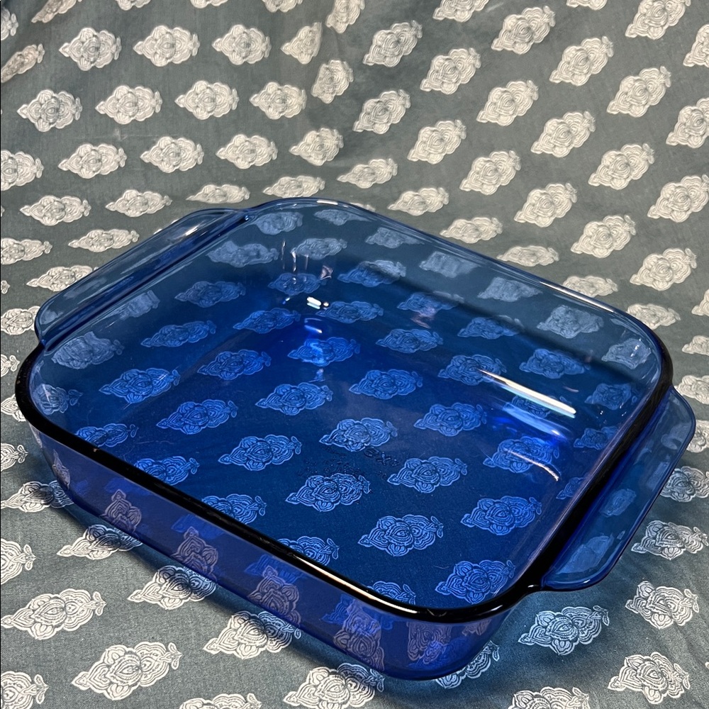 Pyrex cobalt blue 8x8x2 baking dish